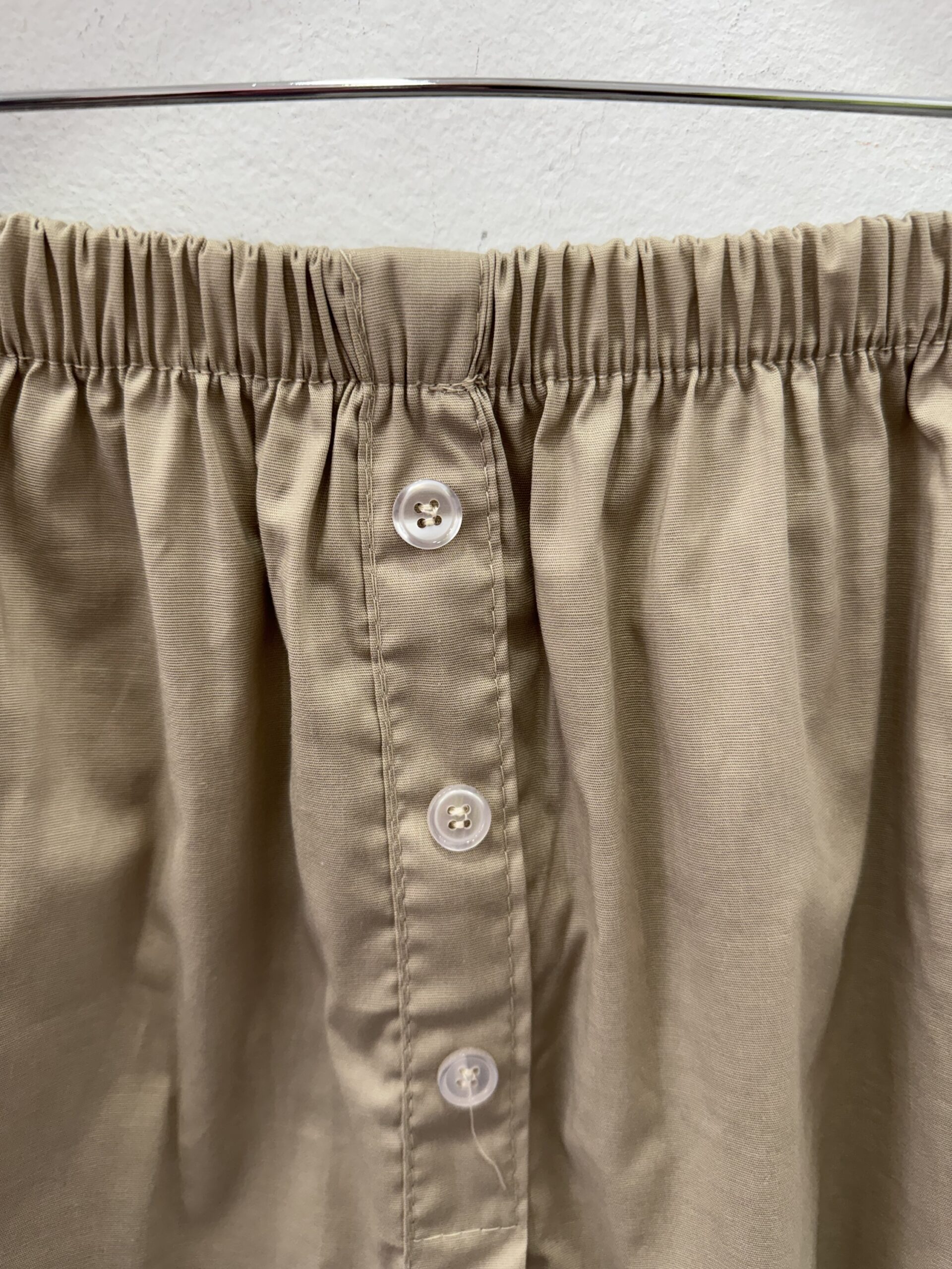 Bajo camisa beige - Imagen 4